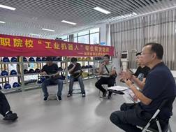 人们在室内玩滑板AI 生成的内容可能不正确。